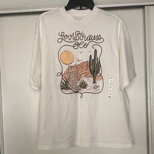 🆕Levi's White Long Sleeve Graphic Tee with Desert Artwork Oversized